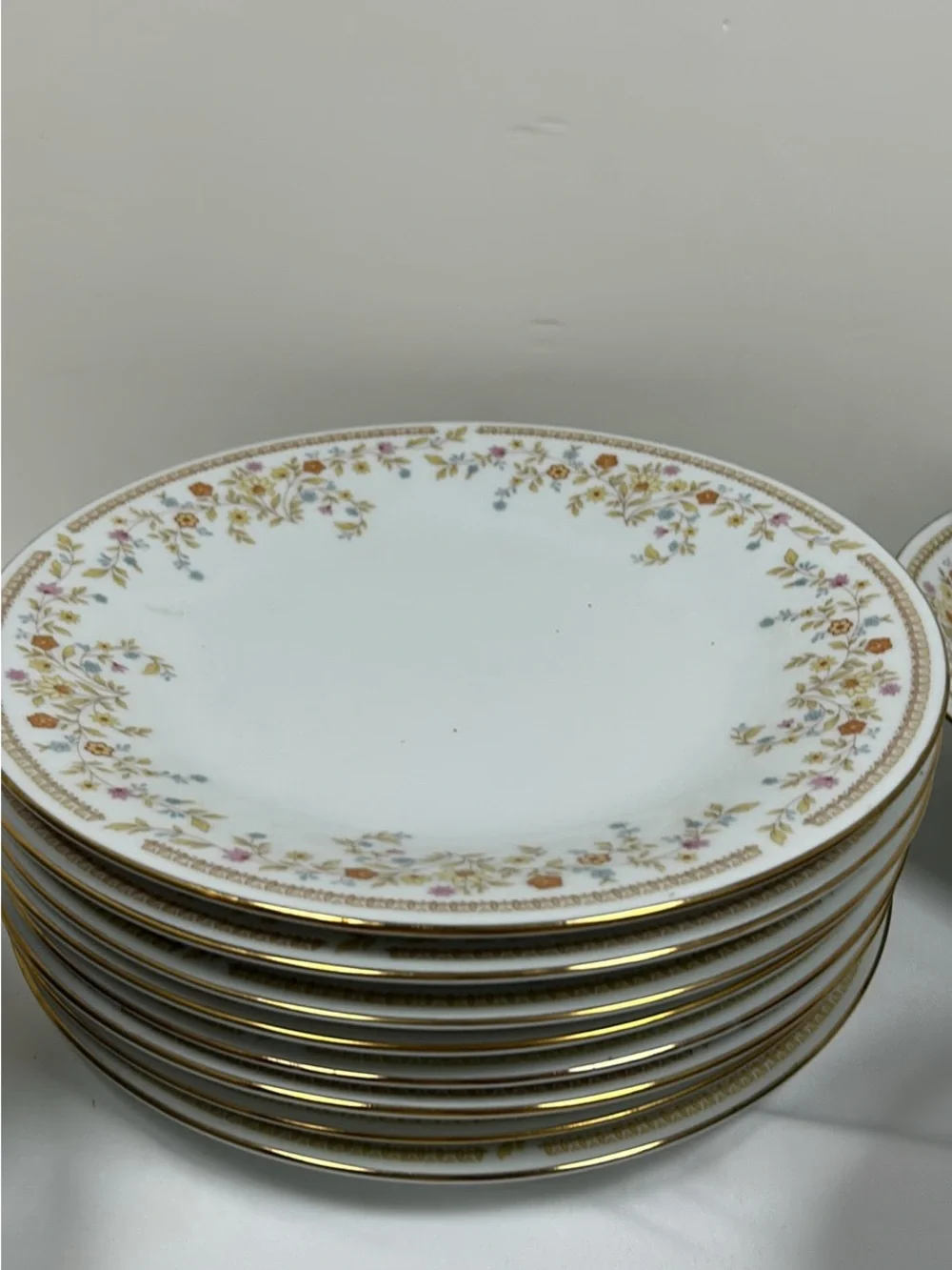 Liling yung shen fine china dinnerware set for 8